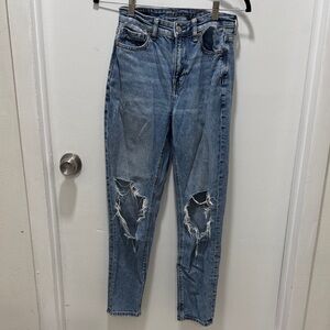 American Eagle Mom Jeans Size 0 Light Wash Distressed High Rise Rigid Denim
